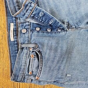 Distressed wedgie skinny Levi's jeans